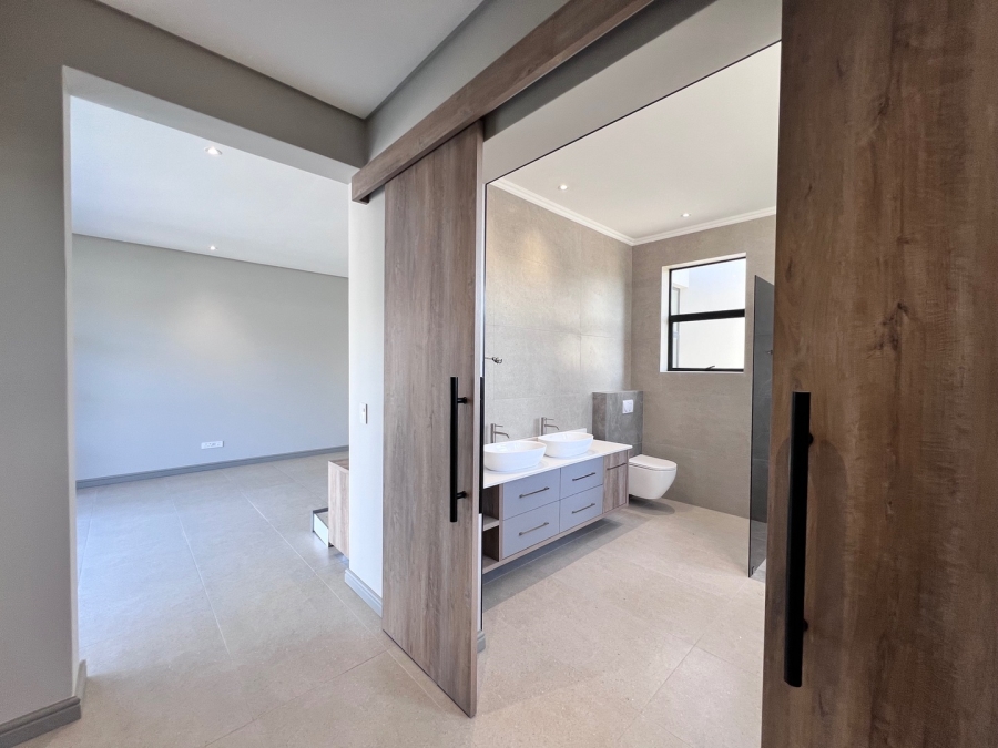 4 Bedroom Property for Sale in Oubaai Western Cape